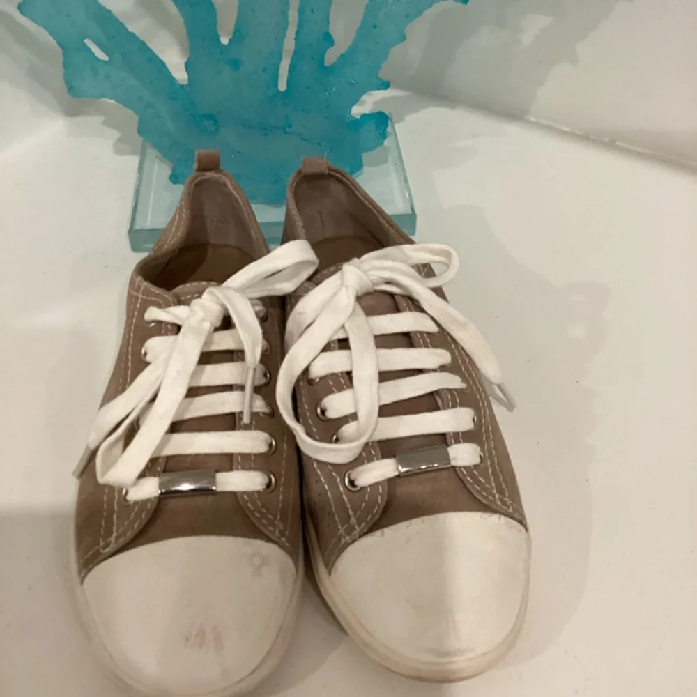 Merona Suede Beige Casual Flat Lace Up Sneaker Women's Shoes Size 6.5